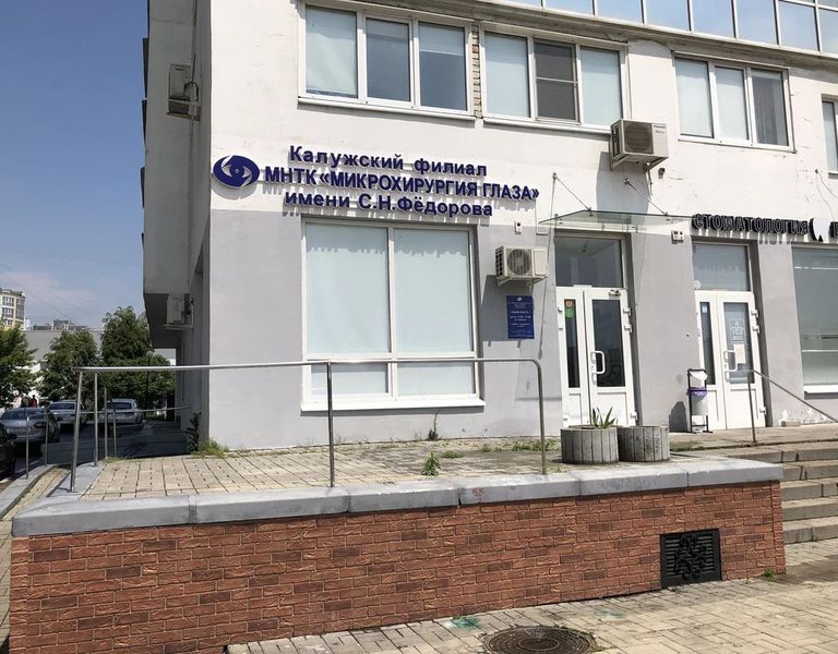 Xotinim quyoshda chomilayotgan surat