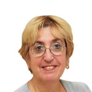 Әйелдің мысығын сүйеді