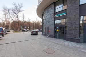 Вход в клинику