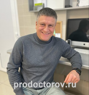 Фотография с изображением руководителя