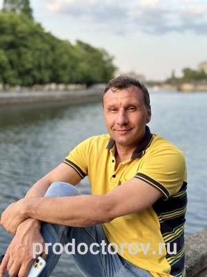 Фотография с изображением руководителя