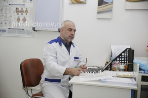 Доктор Чамсаев консультирует больного