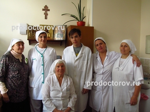 Сестры милосердия Сестричества Св. Елизаветы ухаживают за больными после инсульта в 1-м неврологическом отделении