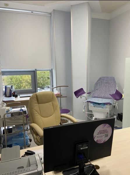 Әйел жасырын камерасы бар үштік Нижний Новгородтың шлюхтары