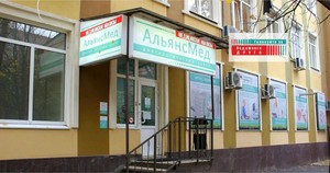 Вход в клинику