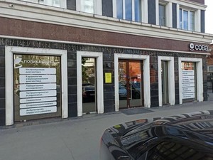 Вход в клинику