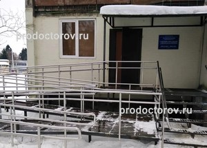 Вход в клинику