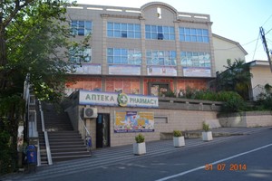 Вход в клинику