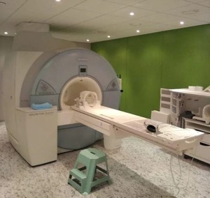 Магнитно-резонансный томограф (МРТ)