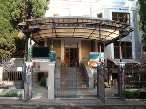 стоматология ялта фэмили. стоматология на пушкинской ялта. ялта детская поликлиника стоматолог. медицинский центр ялта. фэмили клиник ялта.